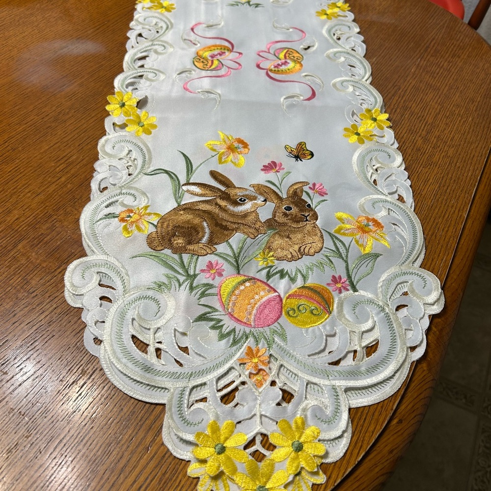 Easter Bunny Embroidered Cloth Table Runner - White and Brown NWOT - Picture 6 of 10